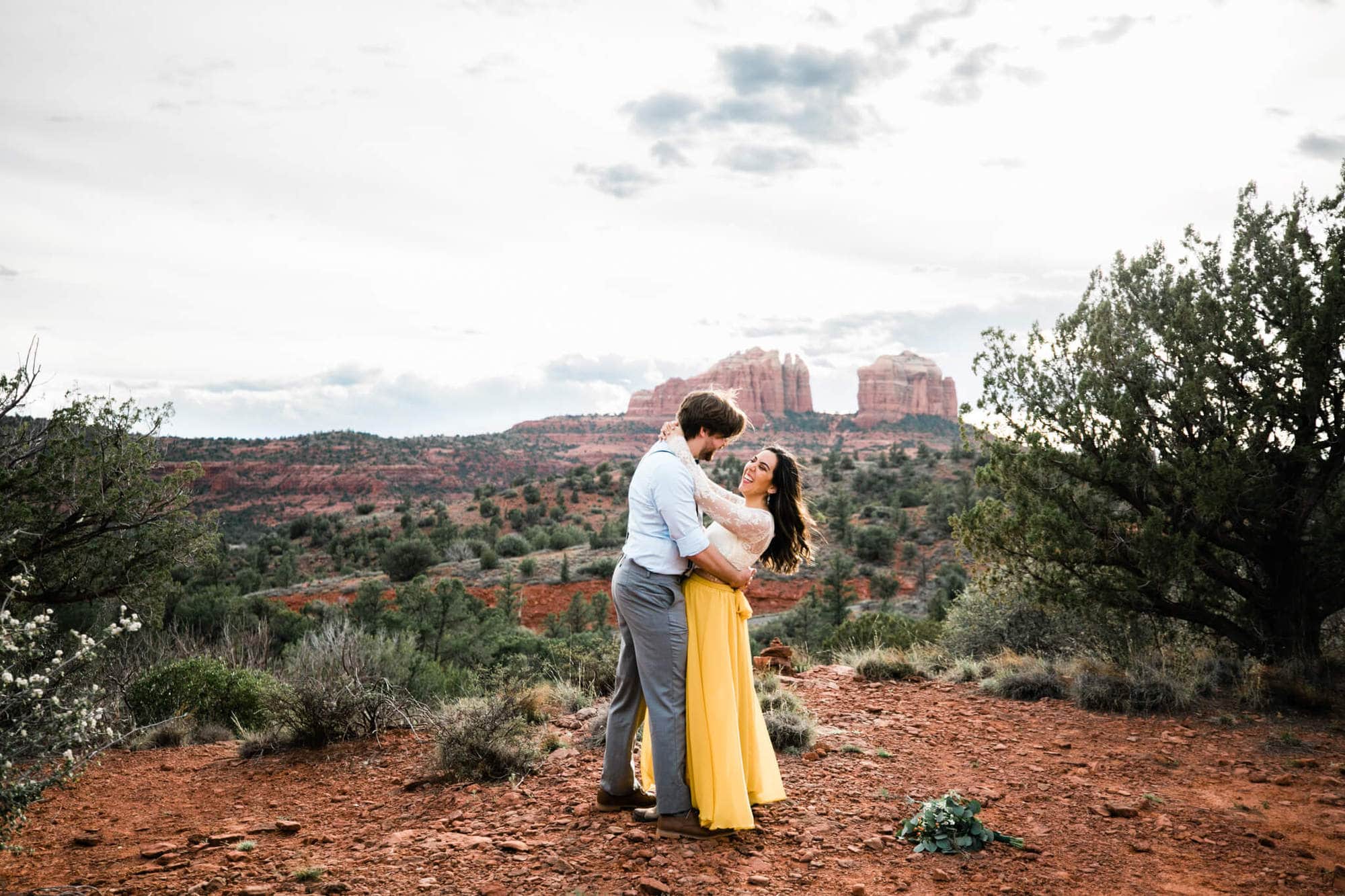 The Arizona desert sky really showed off for this one! Check out Emmy + Keal's beautiful red rock Sedona Elopement-Style vow renewal.