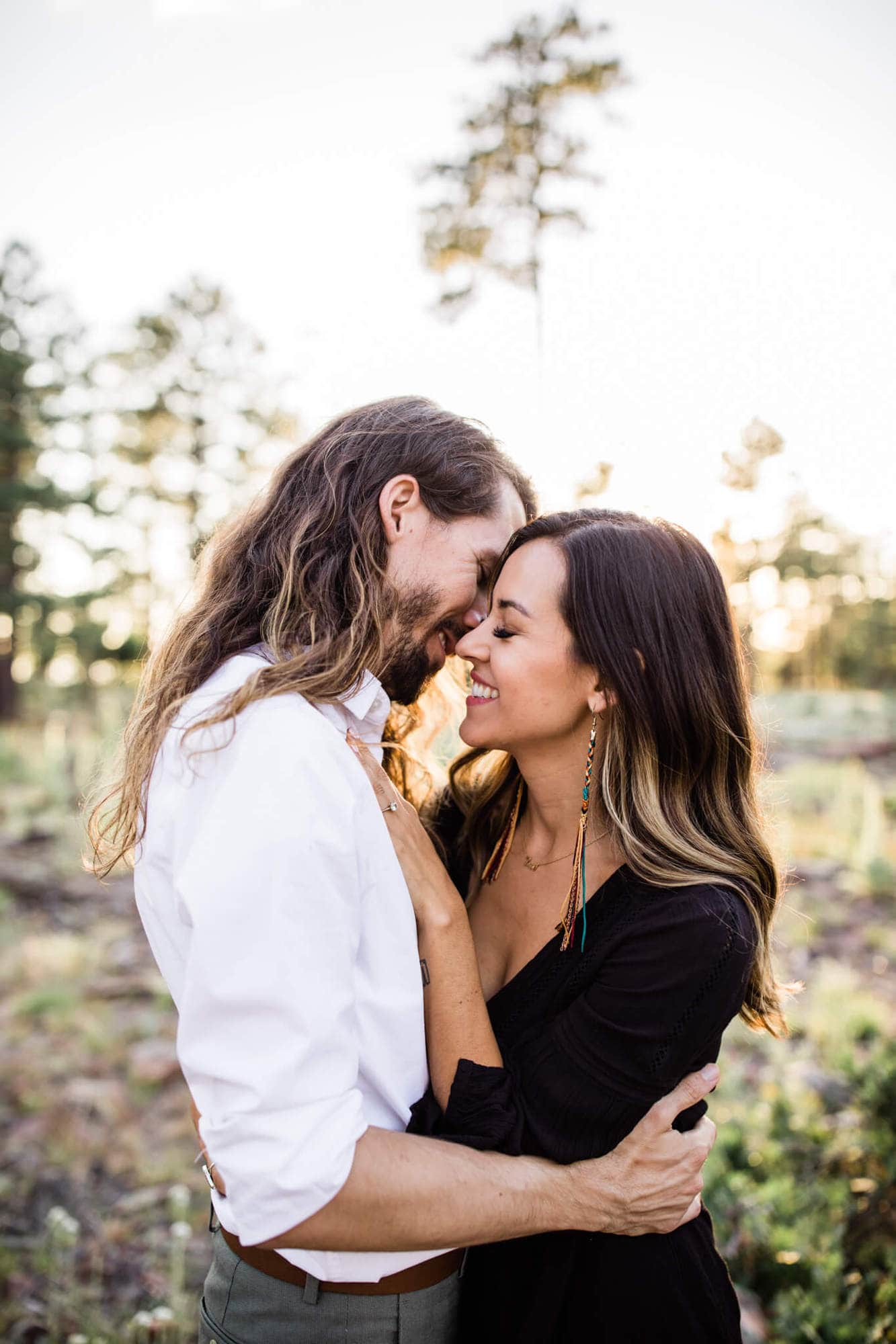 Believe it or not these adventurous Pine Forest Engagment photos were taken in Arizona. The Mogollon Rim is the perfect spot for adventure and forest vibes.