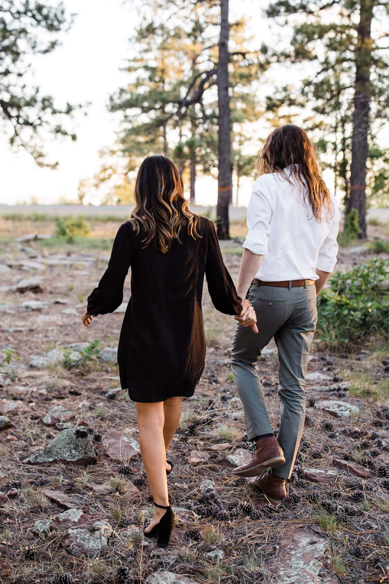 Believe it or not these adventurous Pine Forest Engagment photos were taken in Arizona. The Mogollon Rim is the perfect spot for adventure and forest vibes.