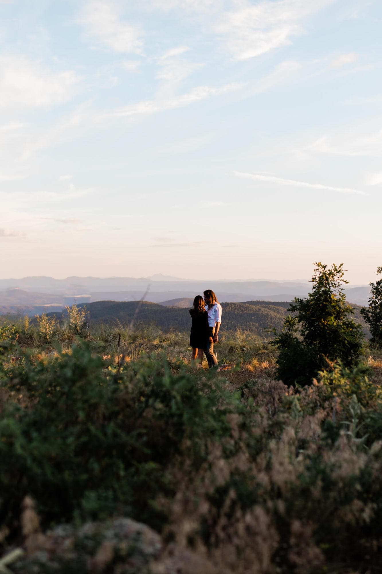 Leah and David had their forest engagement photos at the Mogollon Rim and it is the perfect spot for adventure and forest vibes.