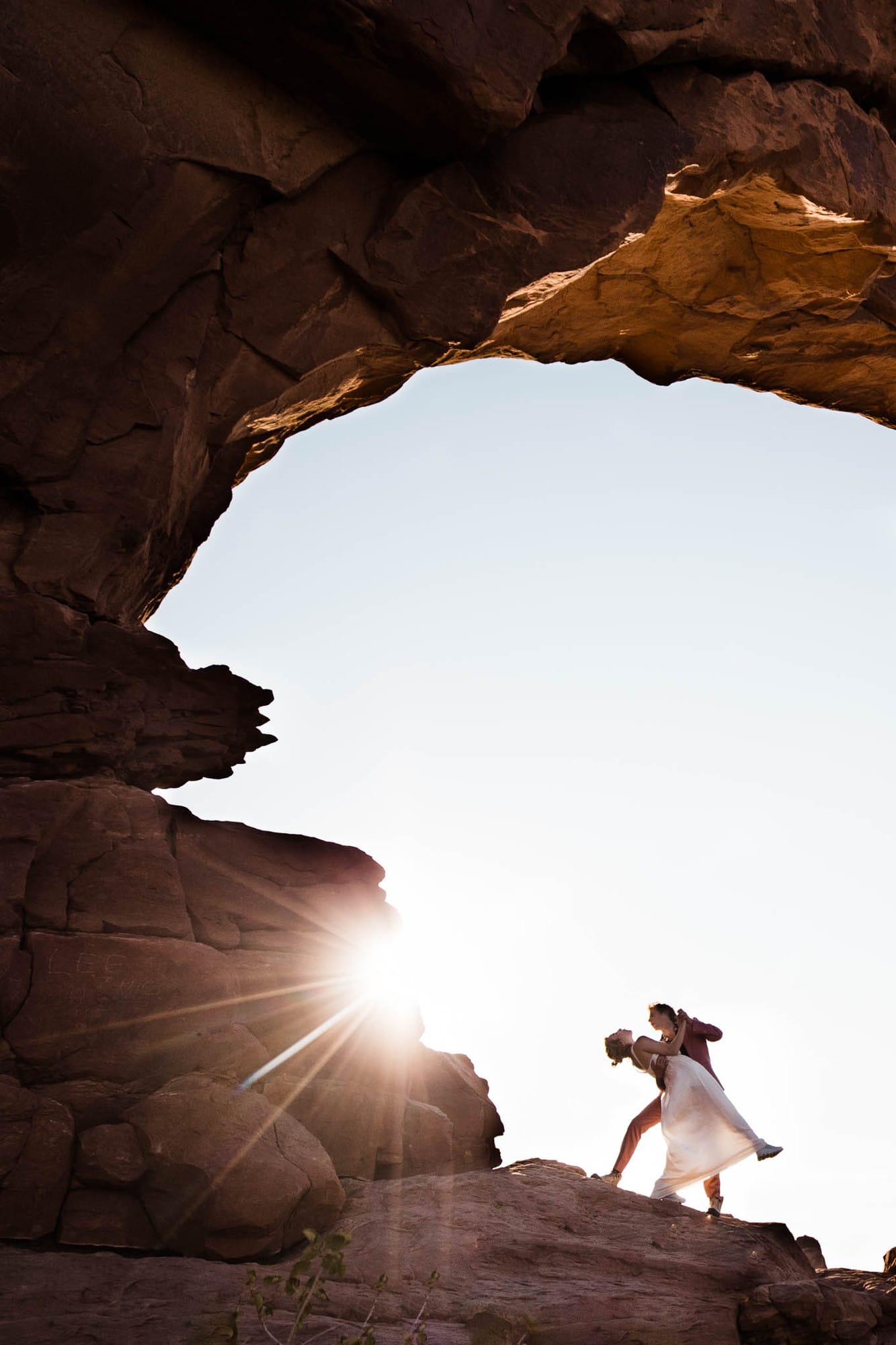 This Canyonlands National Park Wedding is bursting with color and fun. From stunning scenery to AMAZING style- this canyonlands elopement has it all.