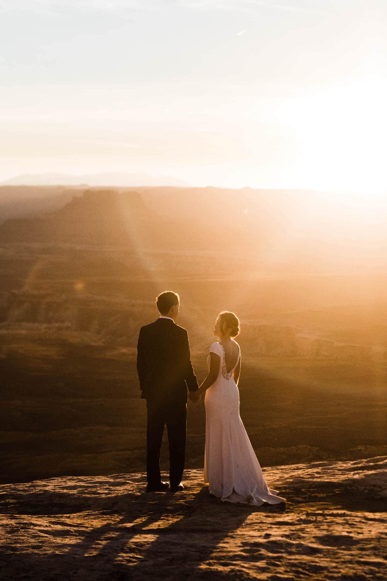 Moab is so the best place for an elopement. Check out this Moab elopement planning guide for all the info you'll need to plan your elopement adventure. 