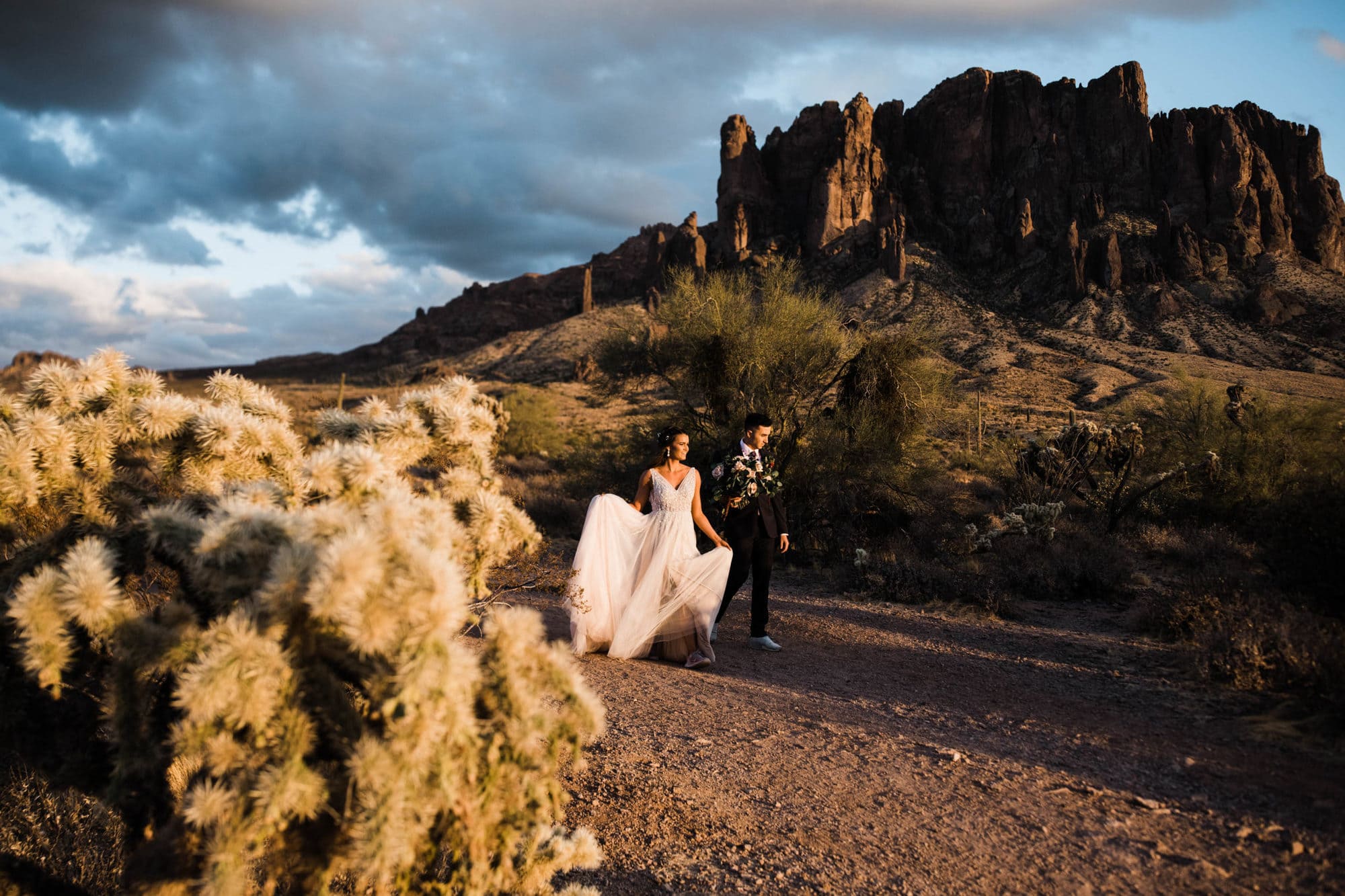 This Lost Dutchman State Park Wedding showcases exactly the desert is the best. A day  full of family, love, and a stunning sunset- it's not to be missed. 
