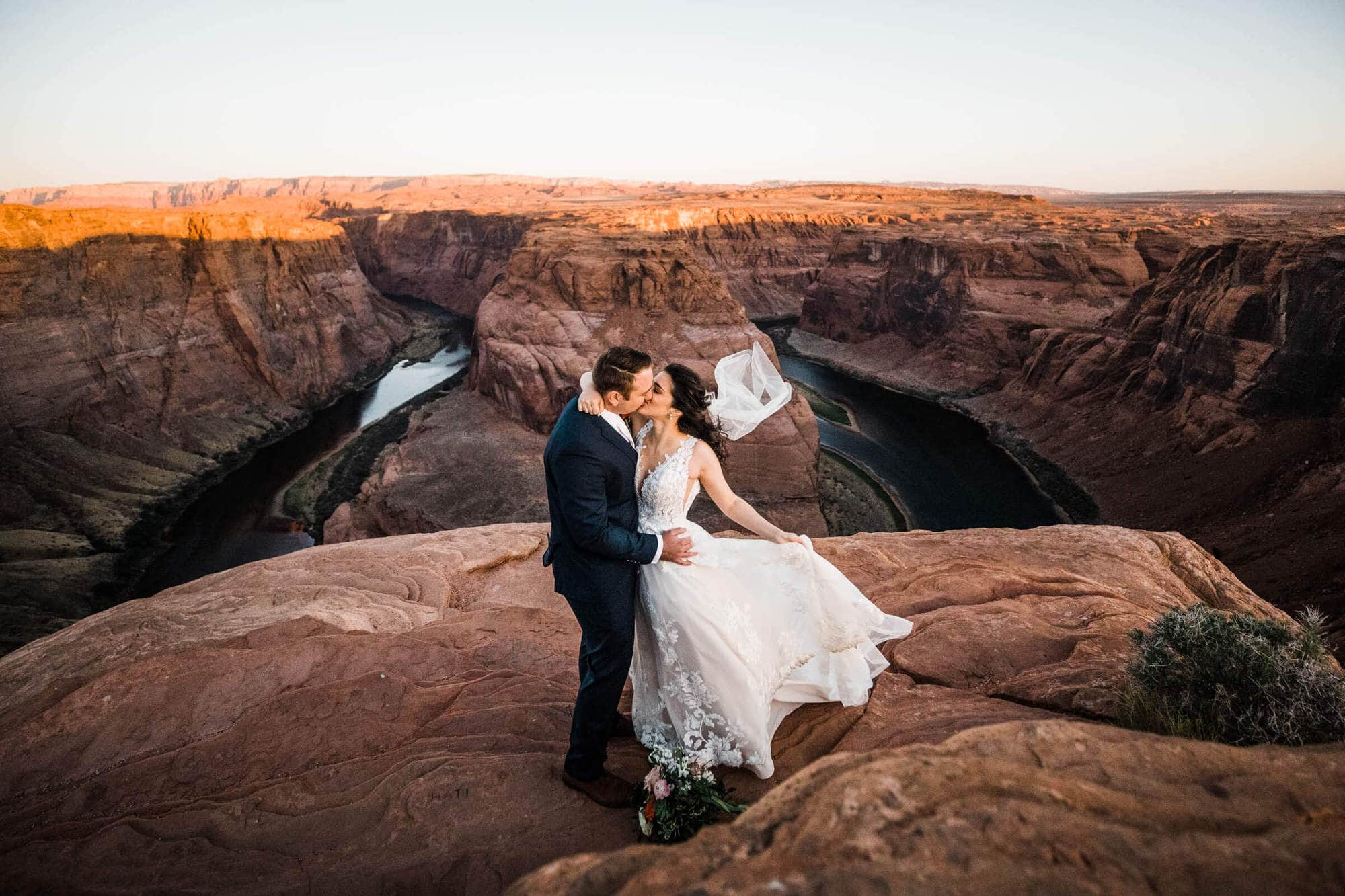 Horseshoe Bend is iconic, popular, and crowded spot. But this sunrise start meant this Horseshoe Bend elopement was all the views + no crowds. 