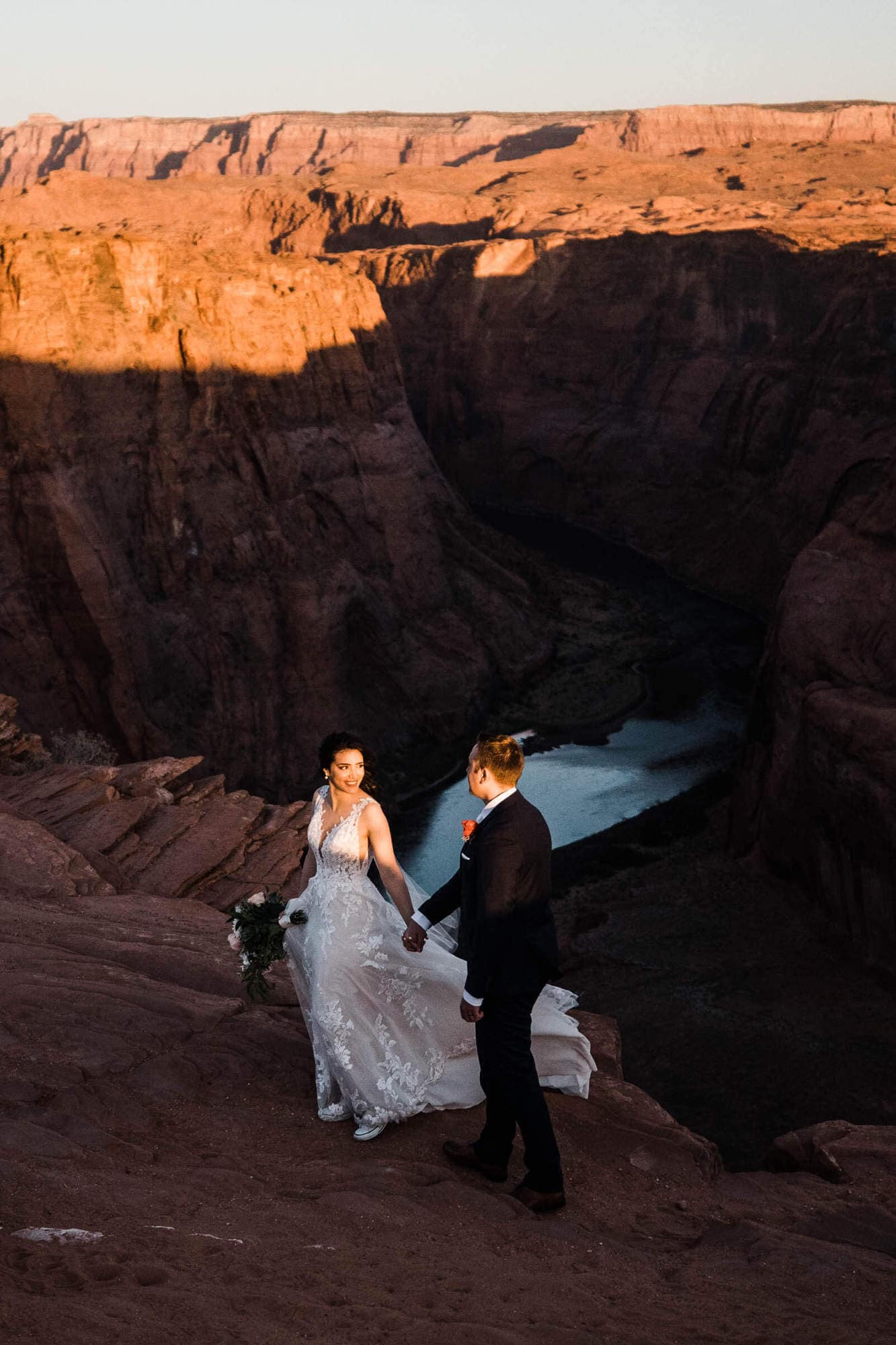 Horseshoe Bend is iconic, popular, and crowded spot. But this sunrise start meant this Horseshoe Bend elopement was all the views + no crowds. 