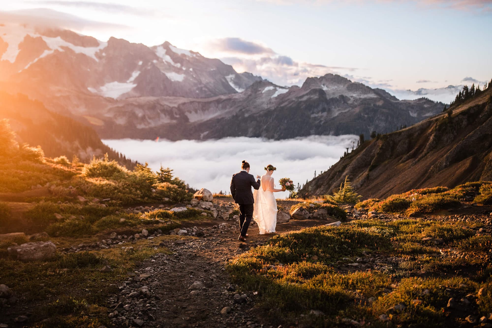 This Mount Baker elopement had the most trail magic ever. From sunrise cloud inversions to milky way night photos, you have to see this elopement. 