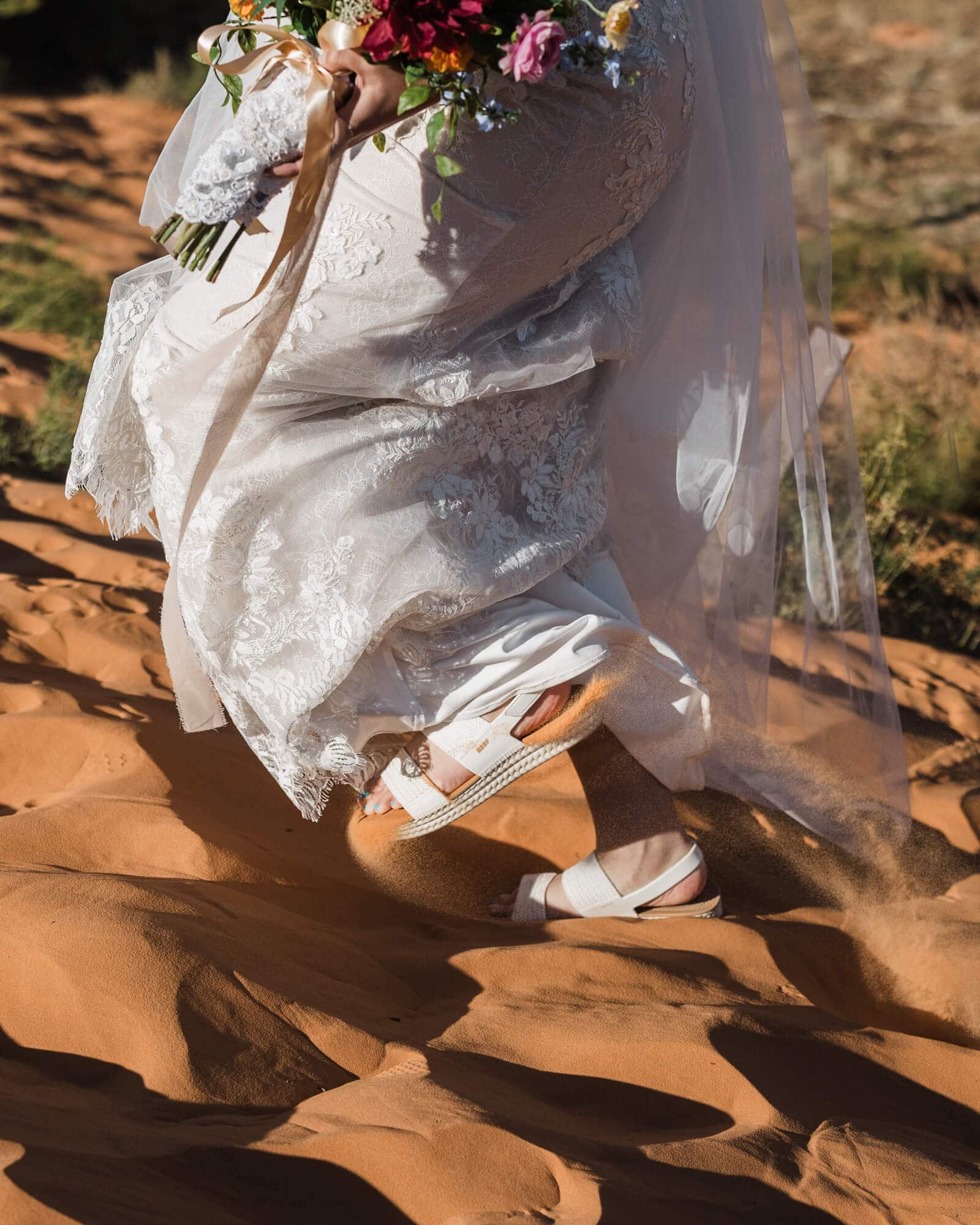 You don't want to miss this Northern Lights Elopement in the Utah desert. Plus, tips on how to plan your own elopement with the Aurora!    