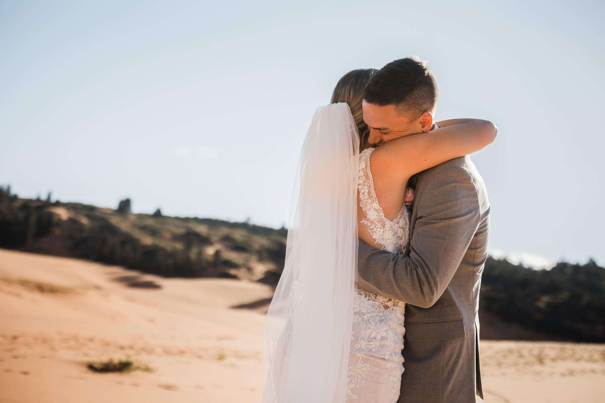 You don't want to miss this Northern Lights Elopement in the Utah desert. Plus, tips on how to plan your own elopement with the Aurora!    