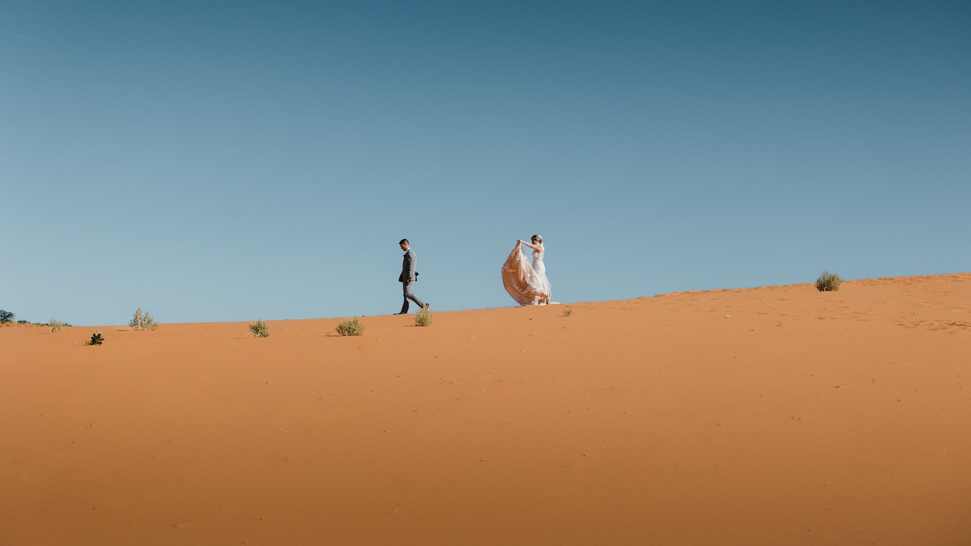 You don't want to miss this Northern Lights Elopement in the Utah desert. Plus, tips on how to plan your own elopement with the Aurora!    