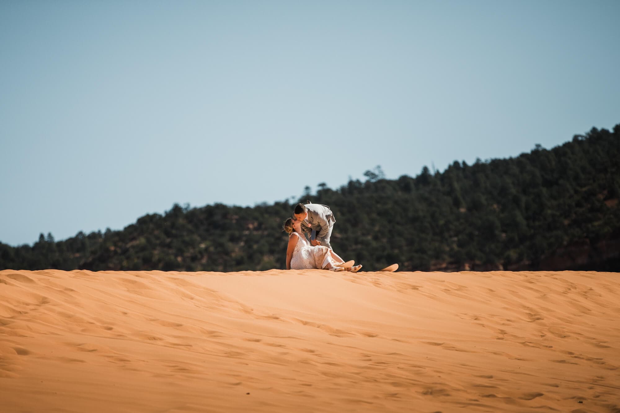 You don't want to miss this Northern Lights Elopement in the Utah desert. Plus, tips on how to plan your own elopement with the Aurora!    
