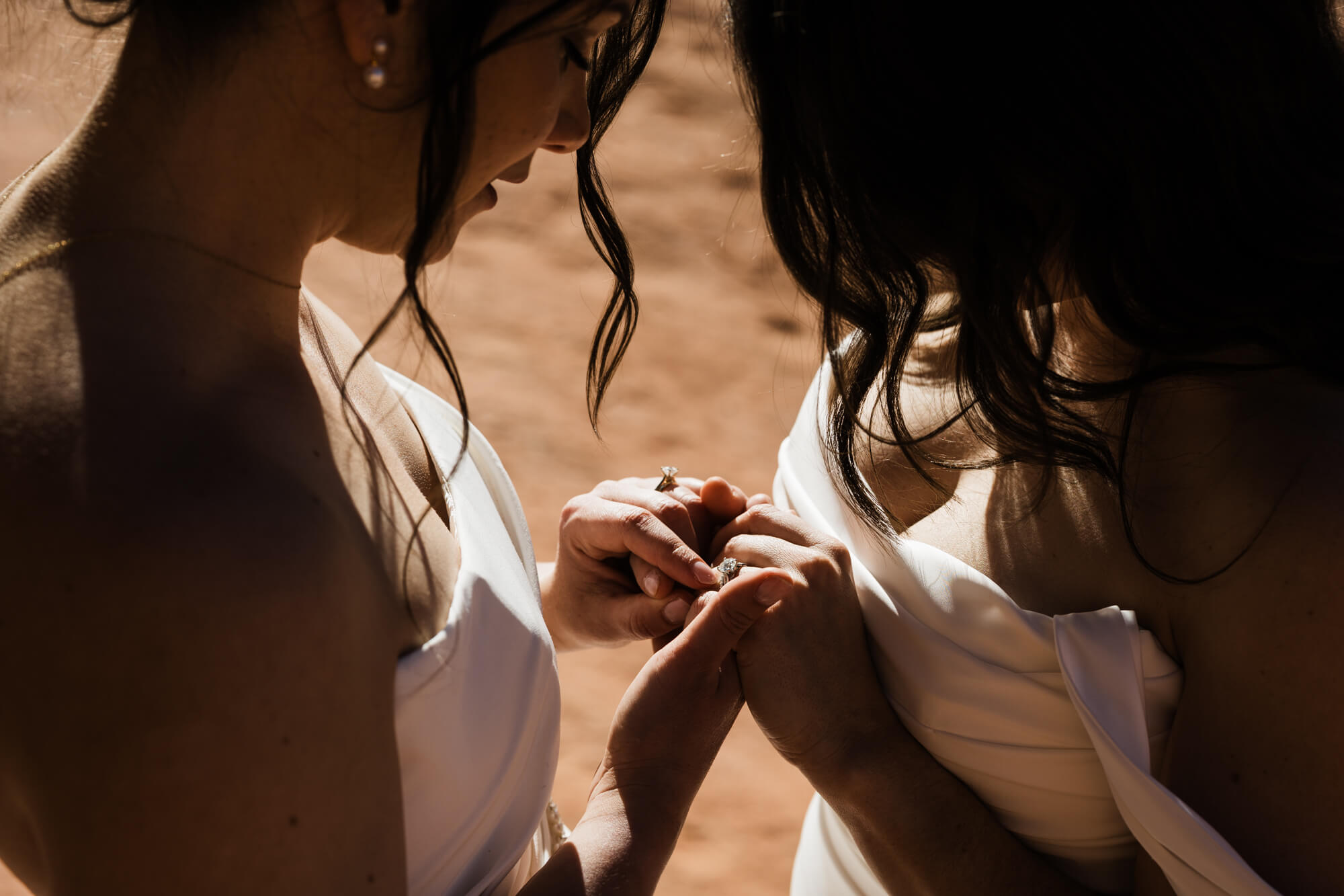 This Moab hiking elopement is the quintessential desert adventure. Hiking, arches, a gorgeous sunset, and so much love and stoke. See it all here.