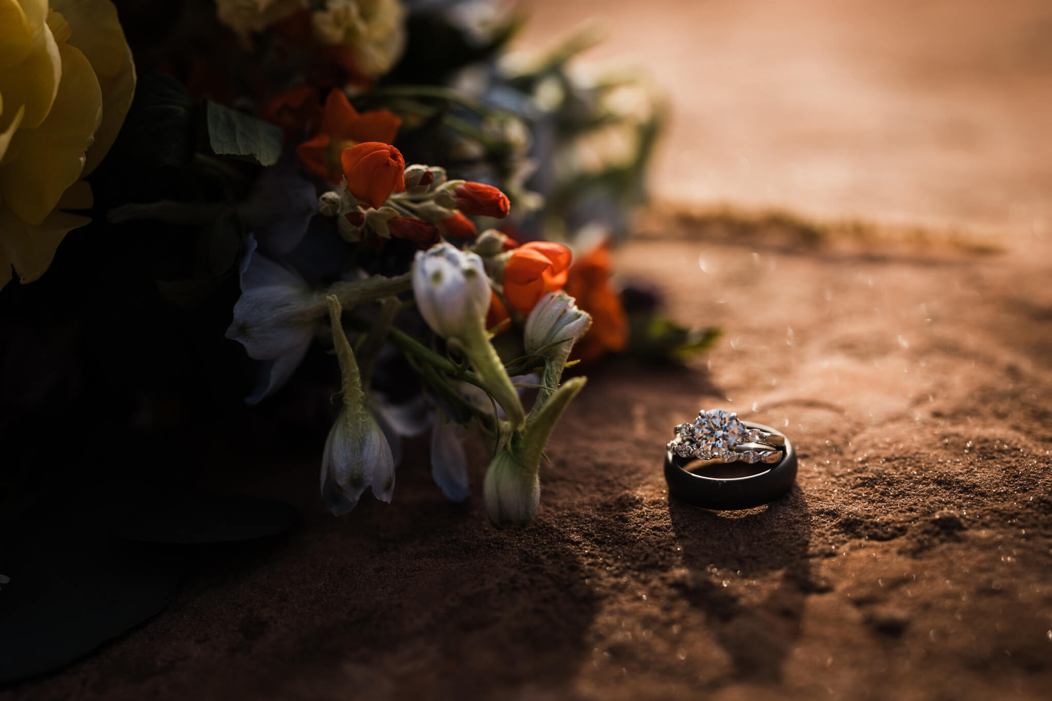 Moab Micro-Wedding goals: with a starry adventure and family focused ceremony... and the PRETTIEST wedding day details, you have to check out this adventure. 